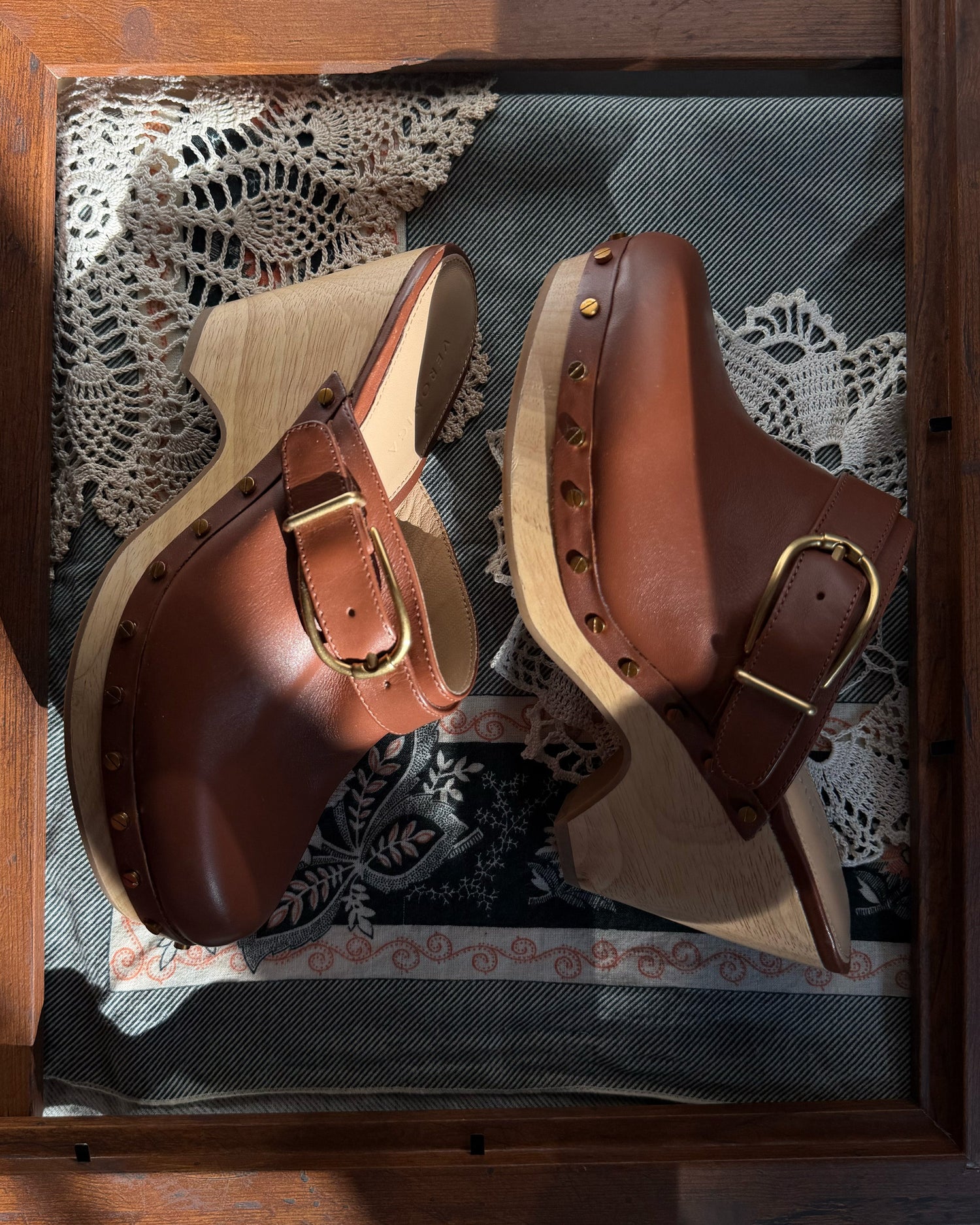 SHOES & ACCESSORIES