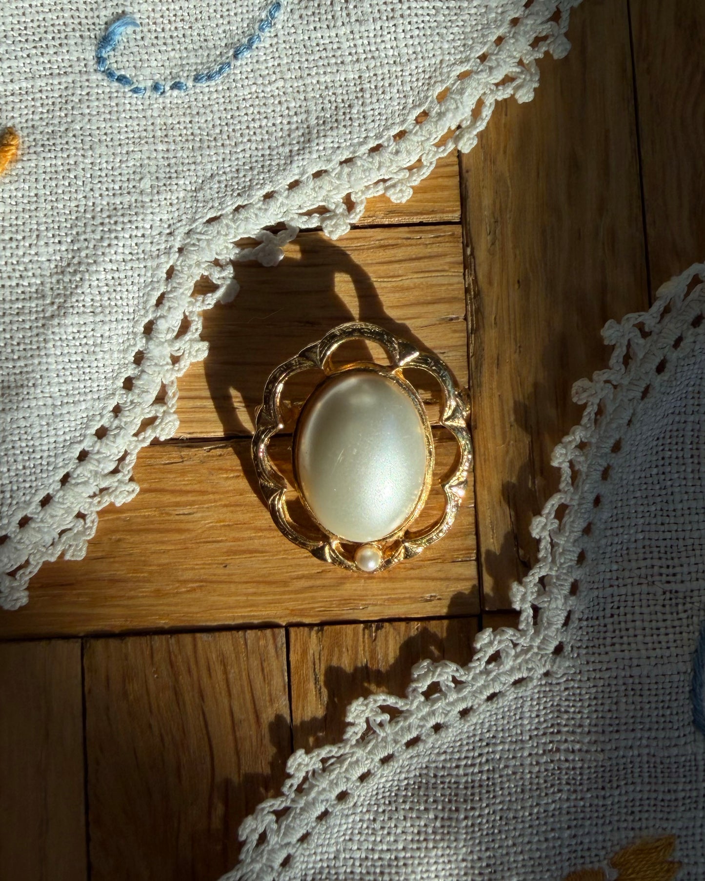 Pearl Broach
