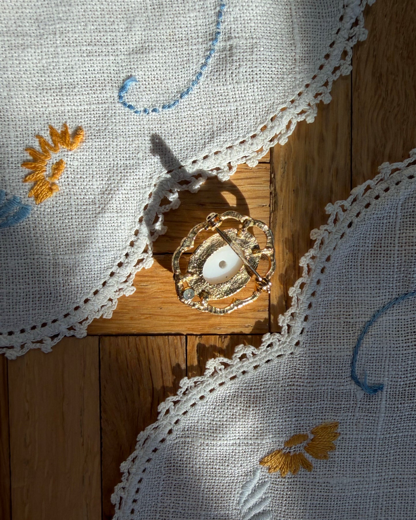 Pearl Broach