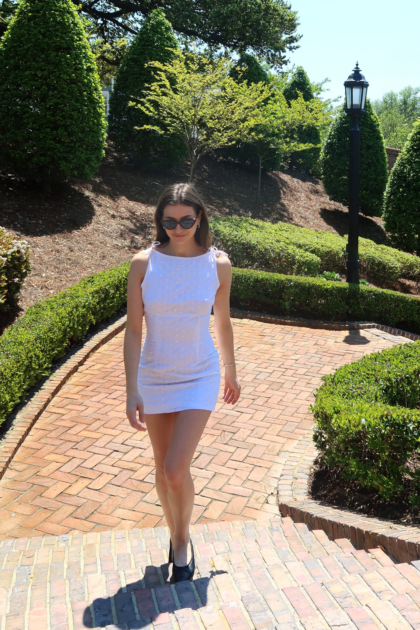 1990's Eyelet Boatneck Bow Detail Mini Shift Dress- Size 2/4